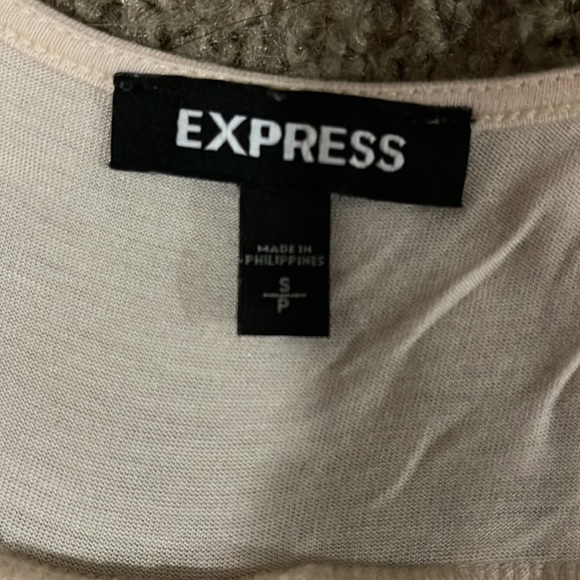 ❗️FINAL SALE❗️Express V-neck Tank - Picture 6 of 6